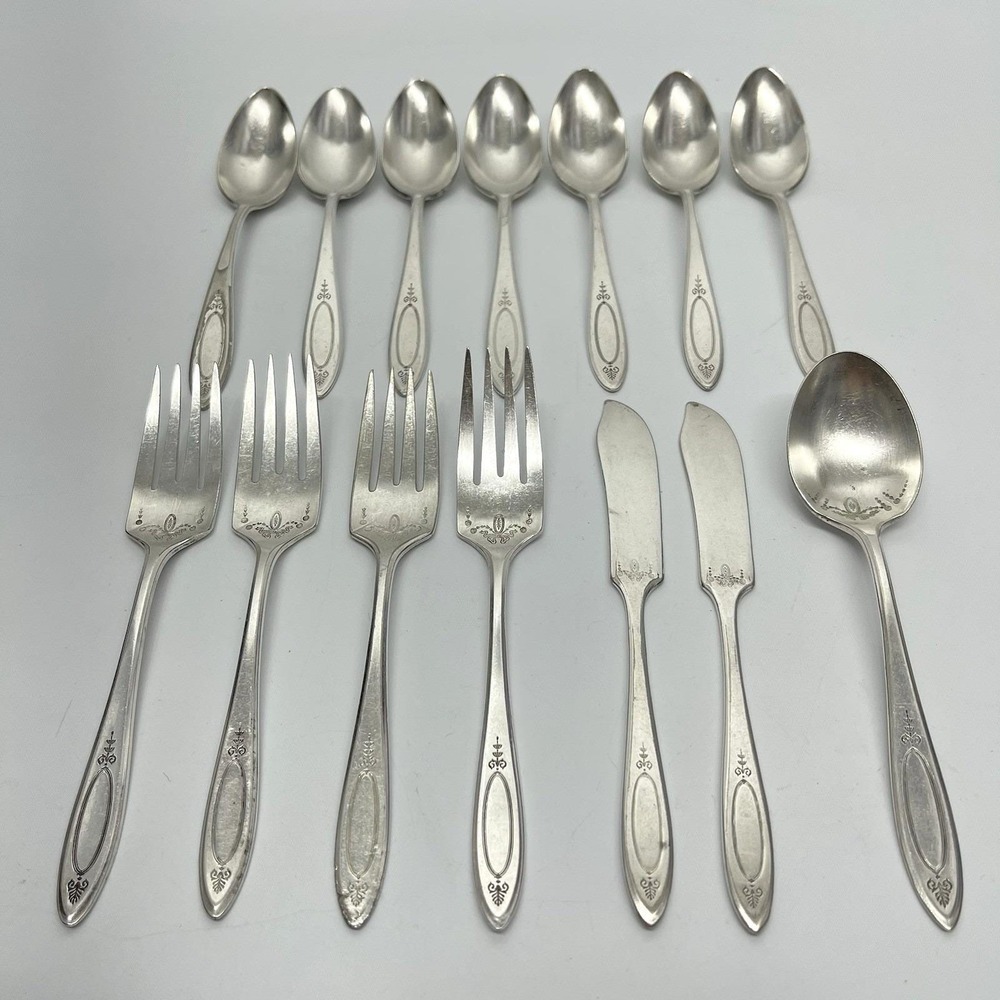 Vintage 1917 Oneida Community‎ Plate Adam Pattern Flatware Silverware Set of 14